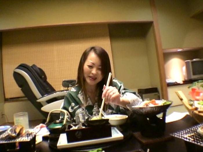 人妻恥悦旅行25の画像