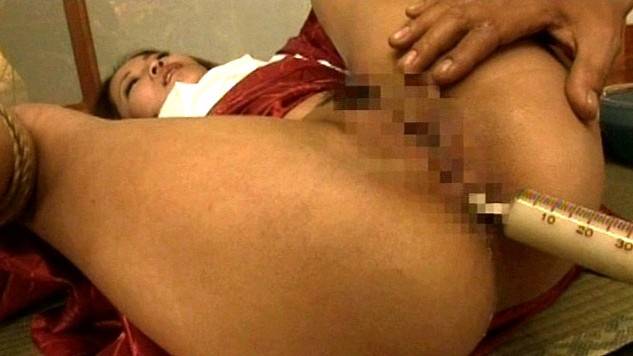 緊縛浣腸 沢尻もも美の画像