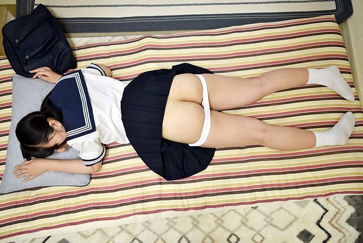 素人セーラー服生中出し（改） 132 叶芽ゆきな 脚がスベスベで綺麗な透き通るピチピチ肌！おしっこもオナニーも披露しちゃうエッチな盛りマンJK！の画像