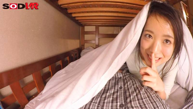 【VR】VR長尺 2段ベッドの上で寝ているイケメンな弟の彼女が真夜中に僕の布団に入ってきて…ベッドが軋まないようにゆ〜っくり腰をくねらせながら耳元で淫語を囁かれるこっそり寝取り中出しセックスの画像