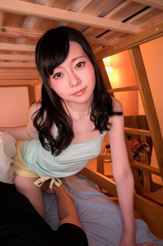 【VR】お姉ちゃんがシャワーに行ったのをいいことに2段ベッドの下で寝ている彼氏を誘惑！！ベッドを激しく揺らしながらイキまくる妹に最後は大量中出し！！胡桃たえの画像