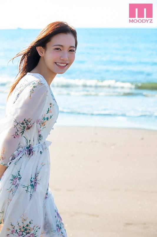 20歳になったばかりのクォーター現役女子大生 綺麗と可愛いの間 咲乃小春の画像