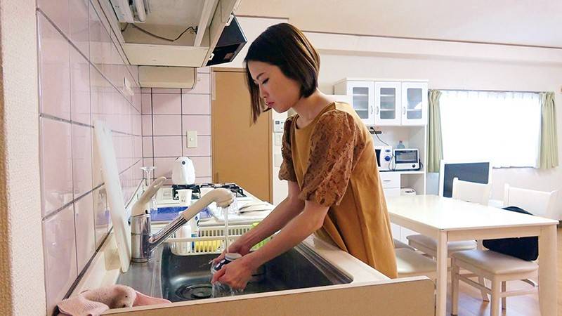 寝取らせ…元同級生のヤリチン男のSEXテクでメロメロになった清楚妻の画像